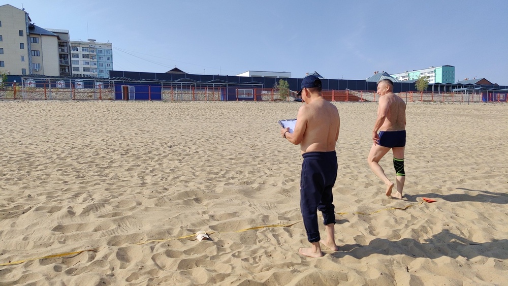 Прыжки на песке у Лены и Волги