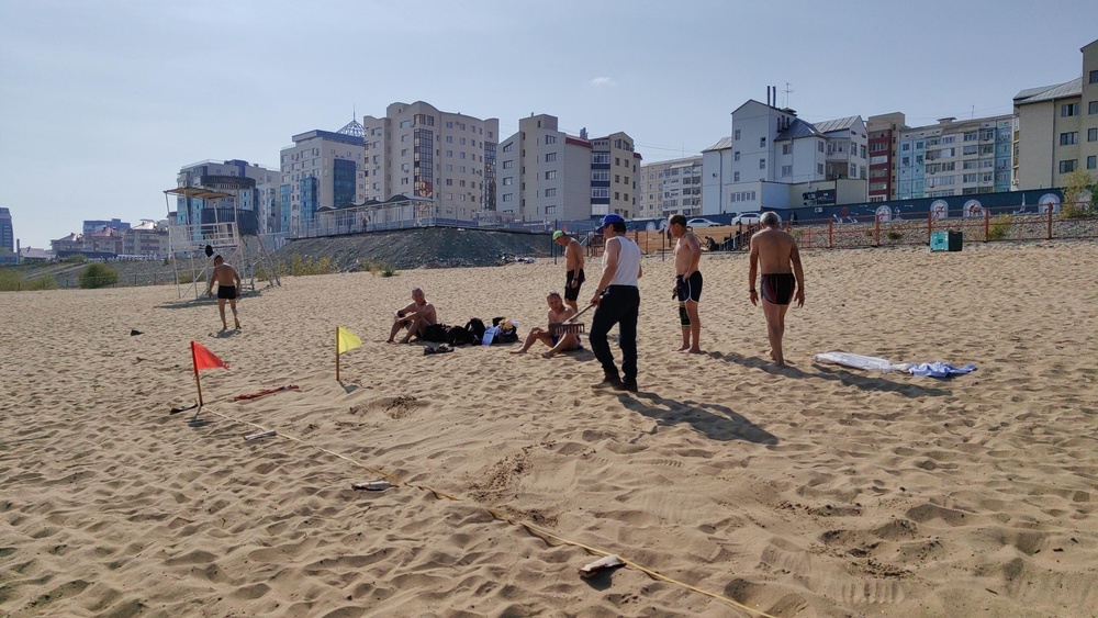 Прыжки на песке у Лены и Волги