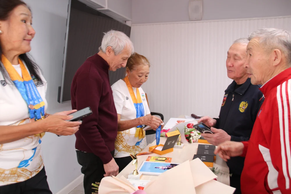 «Бег за свой счет»: легенды якутского спорта рассказали, как собирают бруснику, ловят карасей и тренируются на грунтовке, чтобы побеждать на чемпионатах мира