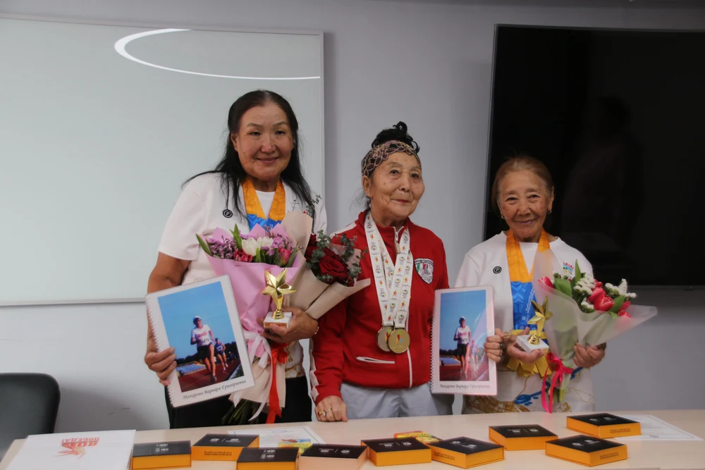 «Бег за свой счет»: легенды якутского спорта рассказали, как собирают бруснику, ловят карасей и тренируются на грунтовке, чтобы побеждать на чемпионатах мира