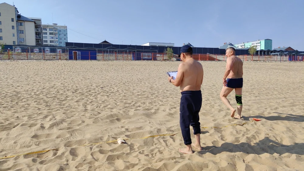 Прыжки на песке у Лены и Волги